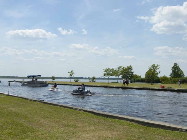 Munden Point Gallery Jet Skis and Boats