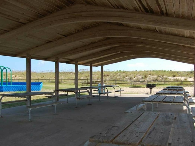 Little Island Gallery Picnic Tables